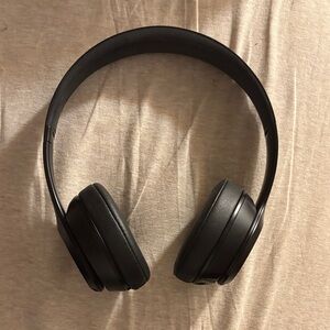 Beats by Dre Over-Ear Black Headphones